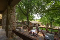 Africlassic River Lodge- Rivonia - Pensionat