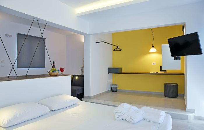 Hillside Studios & Apartments