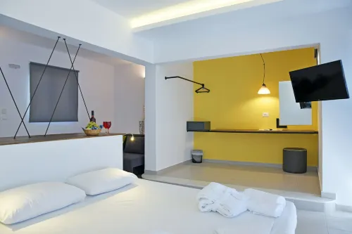 Hillside Studios & Apartments - 3-Star