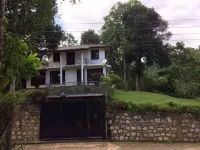 Kandy C Отели рядом с достопримечательностью «Wickramabahu Central College»