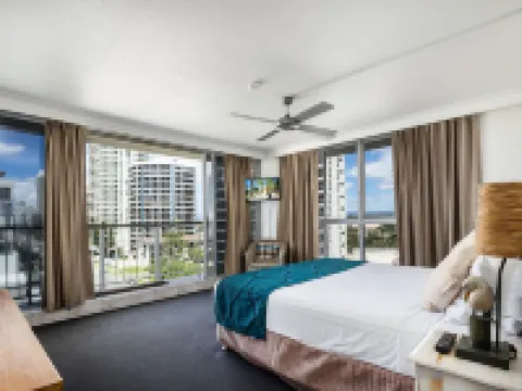 Golden Sands on the Beach - Absolute Beachfront Apartments Hotels in Main Beach