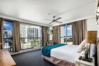 Golden Sands on the Beach - Absolute Beachfront Apartments Hoteles cerca de Sea World