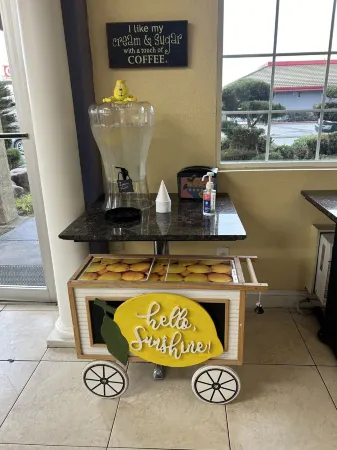 Days Inn by Wyndham Turlock Отели рядом с достопримечательностью «Stanislaus County Fairgrounds & Event Center»