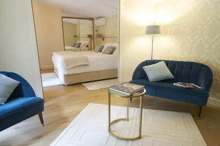 Chateau Pont Saint-Martin Отели рядом с достопримечательностью «Auchan SUPERMARCHE LA BREDE»