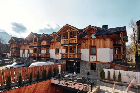 Aparthotel Giewont Отели рядом с достопримечательностью «Велька Крокев»