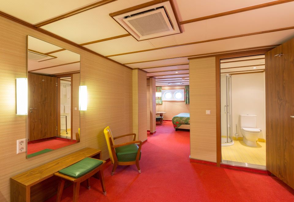 ss Rotterdam Hotel Over view