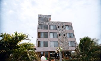 Plus 33 Hotel