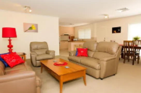 ไวท์ เลซ มอเตอร์ อินน์