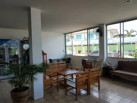 Thawat Hotel Отели в г. Район Ланг Суан