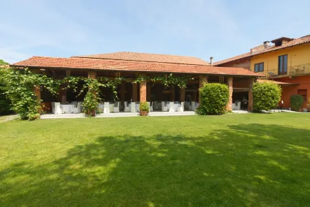 Al Castello Resort Отели в г. Силлавенго