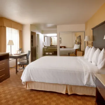 Cortona Inn and Suites Anaheim Resort Hotels near Anaheim Convention Center