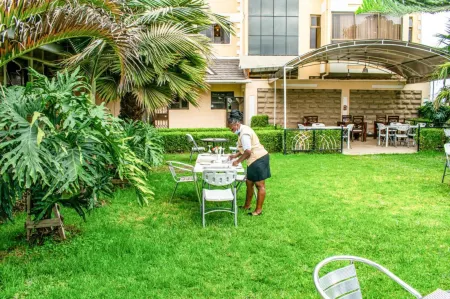 Astorian Grand Hotel Отели рядом с достопримечательностью «Lakes NAIVASHA - Crescent Island»