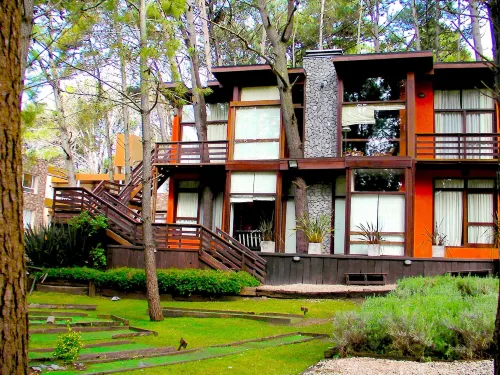 Altos Medanos Cabañas & Club de Bosque Hotel di Villa Gesell