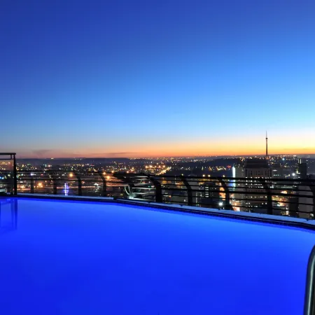 The Parktonian All - Suite Hotel Отели рядом с достопримечательностью «Браамфонтейн»