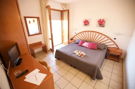 Hotel il Delfino Отели рядом с достопримечательностью «Corso Vittorio Emanuele II»