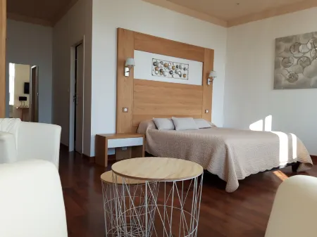 Hôtel la Guimbarde Отели в г. Монтлебон