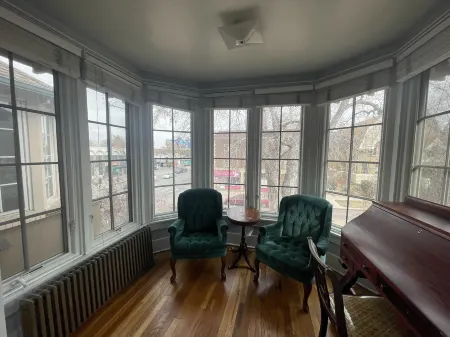 The Holiday Chalet Victorian Отели рядом с достопримечательностью «Ботанические сады Денвера»