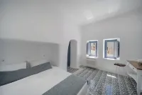 Luna Santorini Suites
