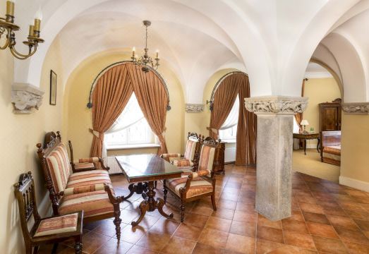 팔라츠 파울리넘