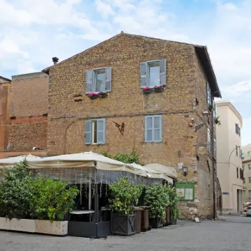 Mom Apartment Rooms&Suites Hotels near Hadrian's Villa