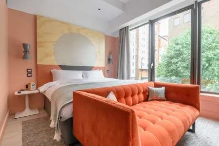 Room2 Southampton Hometel