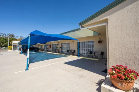 Caboolture Motel Отели в г. Кабулчер Юг