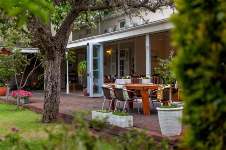 The Habit Guesthouse Отели в г. Вустер