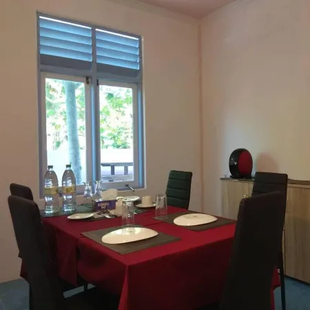 Veyvah Inn Maldives Отели в г. Medhufushi