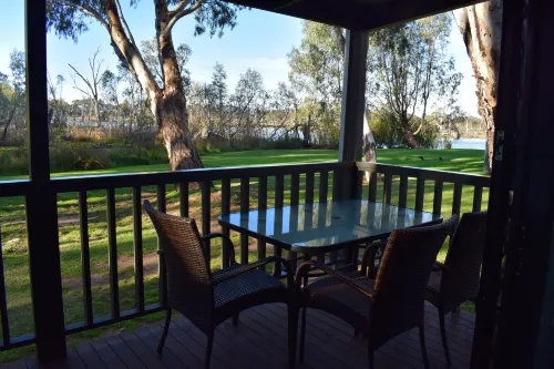 Cohuna Waterfront Holiday Park - parking