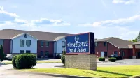Home Gate Inn & Suites - parking