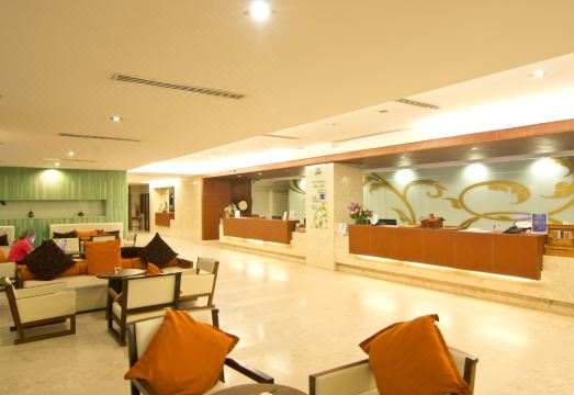 그랜드 좀티엔 팰리스 호텔의 다양한 수영장 전경