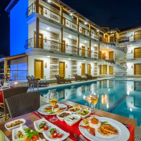 Amore Hotel Teki̇Rova