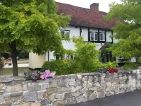 Heathrow Cottages B&B Hotels in 