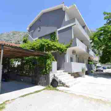 J & P Apartments Hotel Exterior