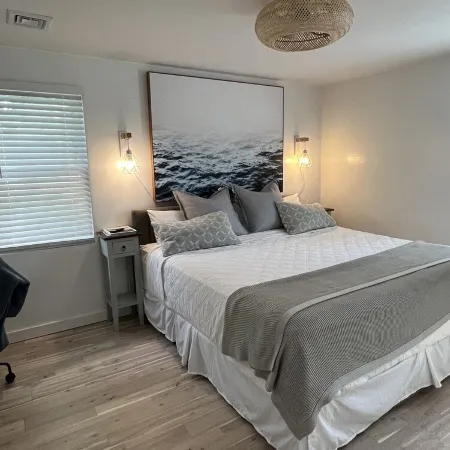 Escape To Cape - Fully Renovated 2 Bedroom House, Close To Main Street And Beach