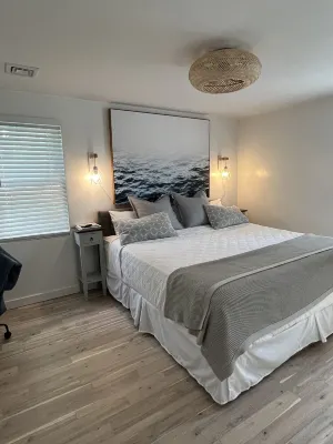 Escape To Cape - Fully Renovated 2 Bedroom House, Close To Main Street And Beach
