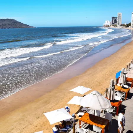 Costa de Oro Beach Hotel