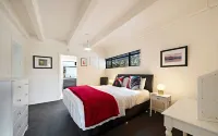 Maison de Rose Hotels in Piha