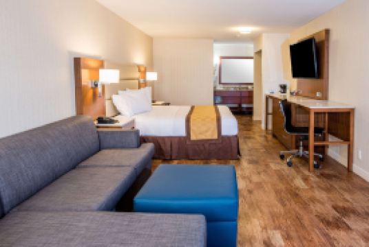 Travelodge by Wyndham Culver City