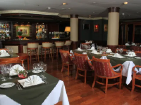 希爾高級套房酒店 亞鬆森酒店