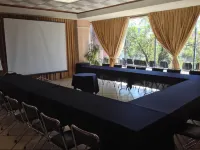 Hotel Real Plaza Отели рядом с достопримечательностью «Арена «Эль-Домо»»