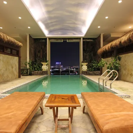 Harmoni Suites Hotel