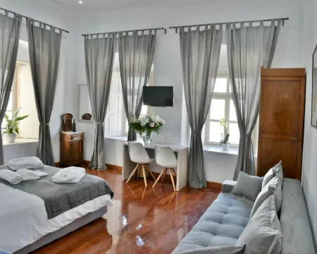 Douskos Port House Hotels in Hydra