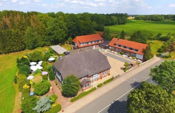 休恢酒店與阿米鄉村莊園餐館