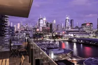 AKOM AT Docklands Hotel di Docklands