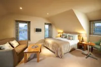 Poppies Hotel