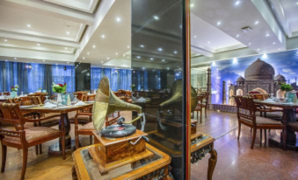 Hotel Sarina