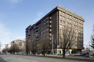 Hotel Blanca de Navarra Отели рядом с достопримечательностью «Pamplona Cathedral Occidens»
