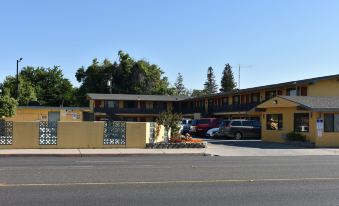 Apex Inn