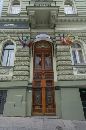Deminka Palace